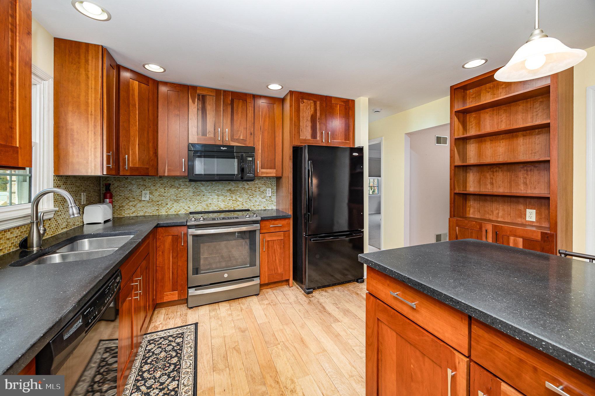 1038 S MOUNT JOY STREET