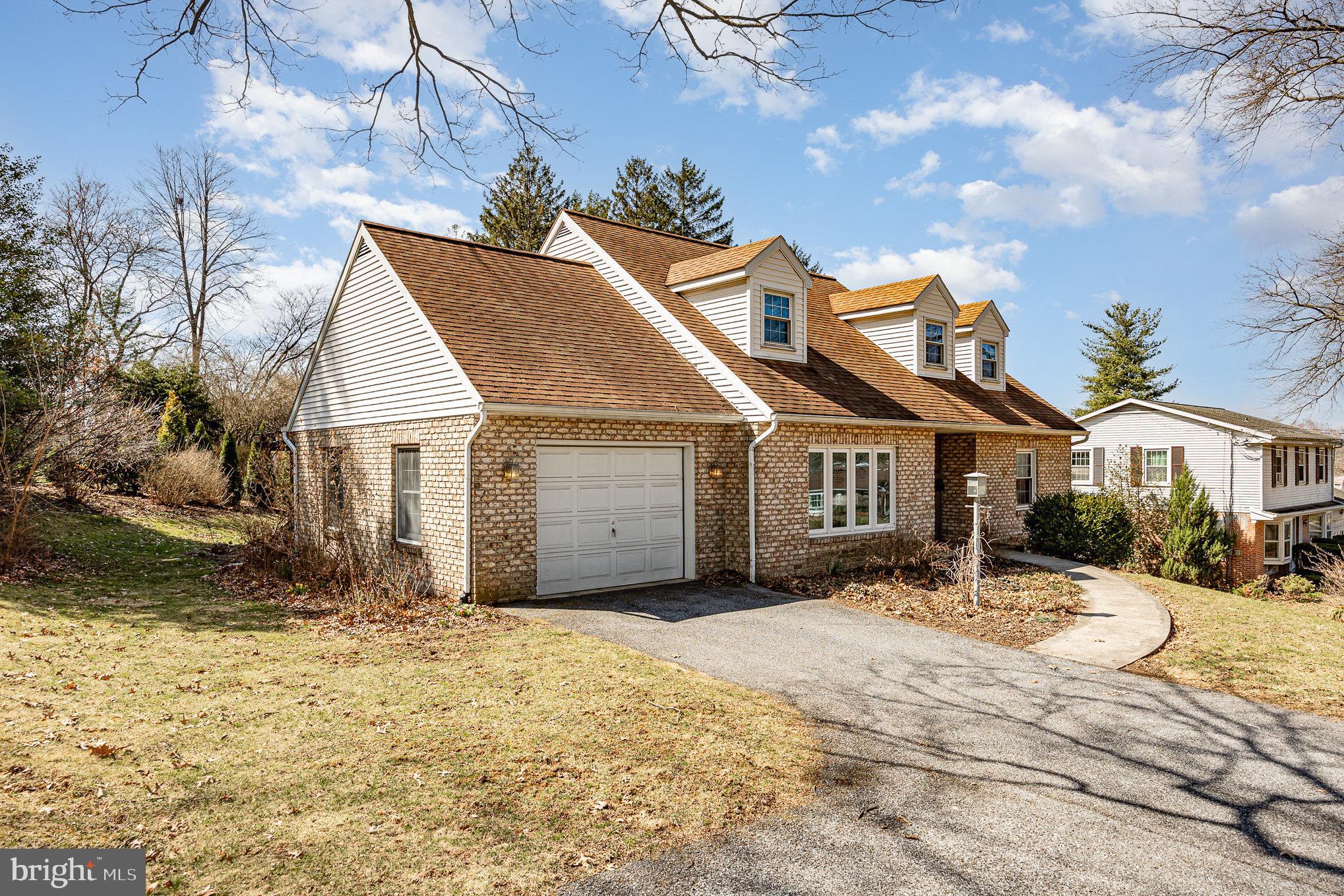 1038 S MOUNT JOY STREET