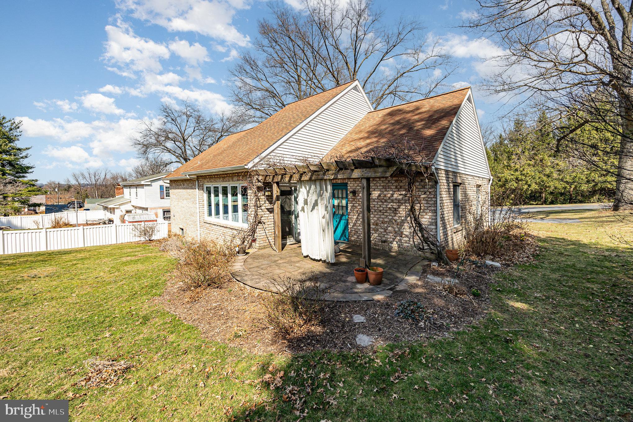 1038 S MOUNT JOY STREET