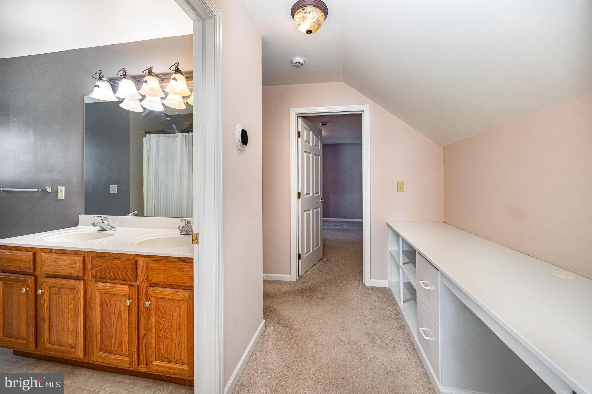 1038 S MOUNT JOY STREET