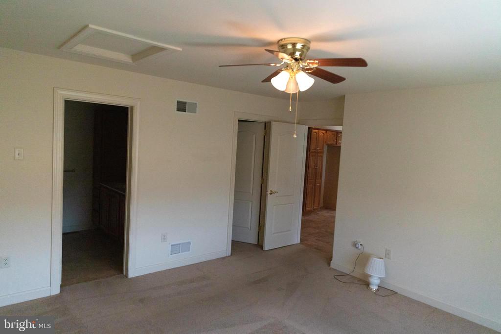 5115 OAK LEAF DRIVE