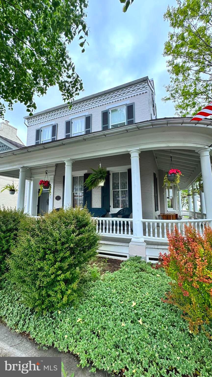 13 W Main St