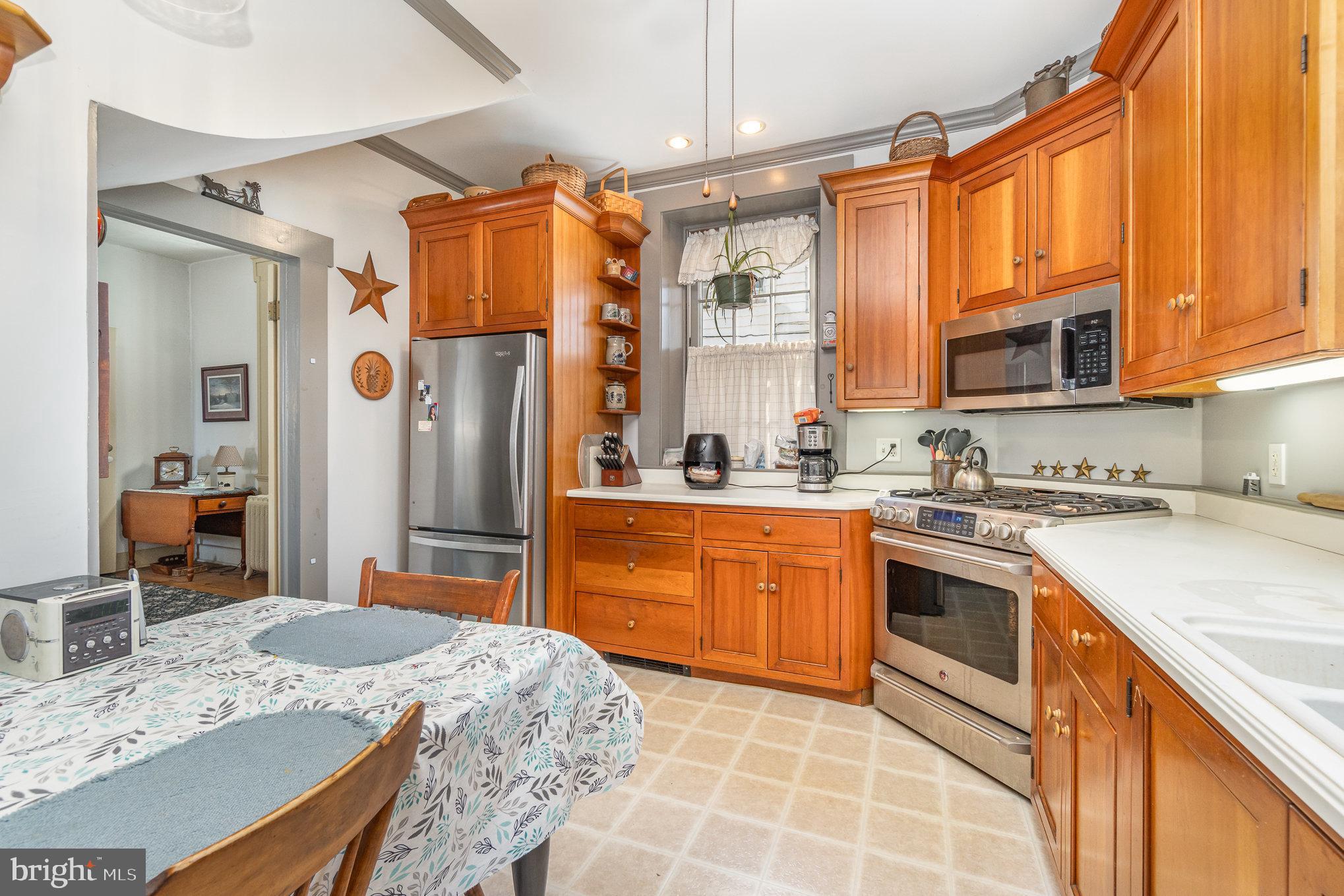 13 W Main St