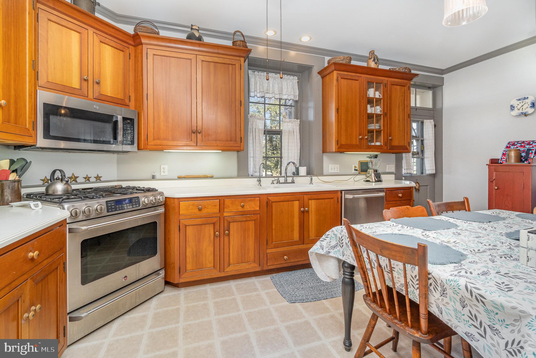 13 W Main St