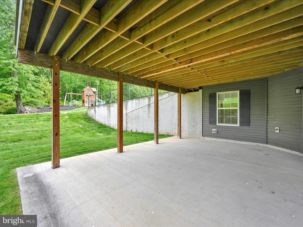 226 CRIMSON LANE