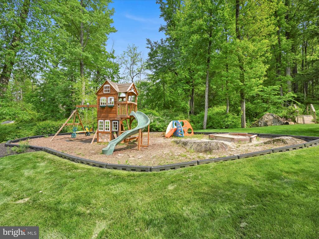 226 CRIMSON LANE
