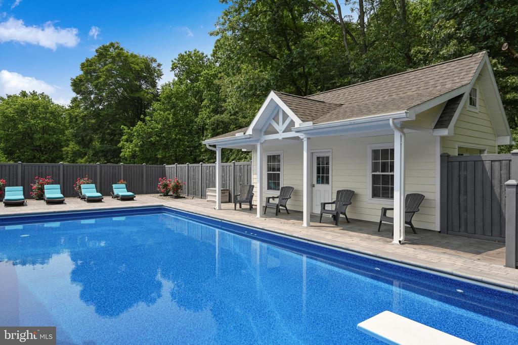 124 SILVER DRIVE