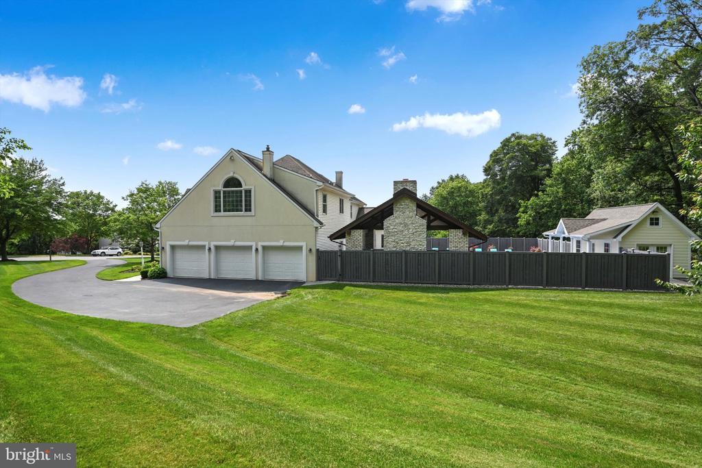 124 SILVER DRIVE
