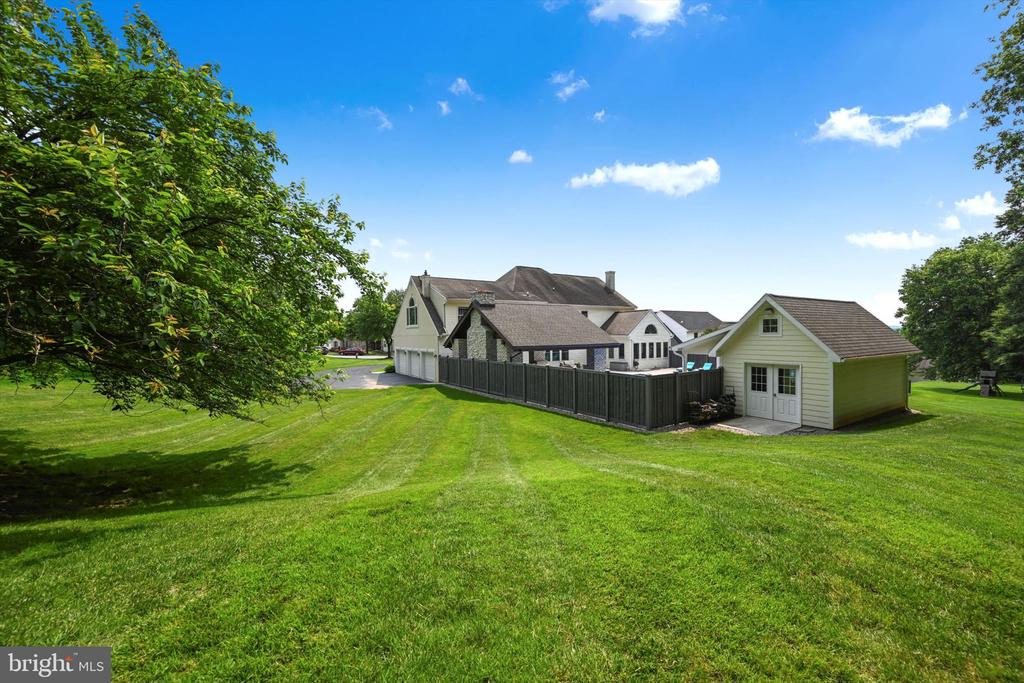 124 SILVER DRIVE