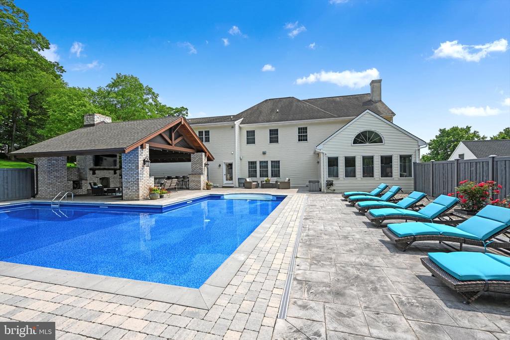 124 SILVER DRIVE
