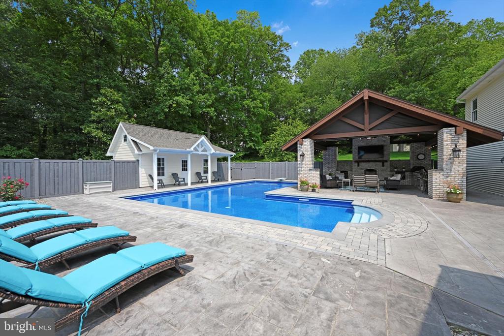 124 SILVER DRIVE