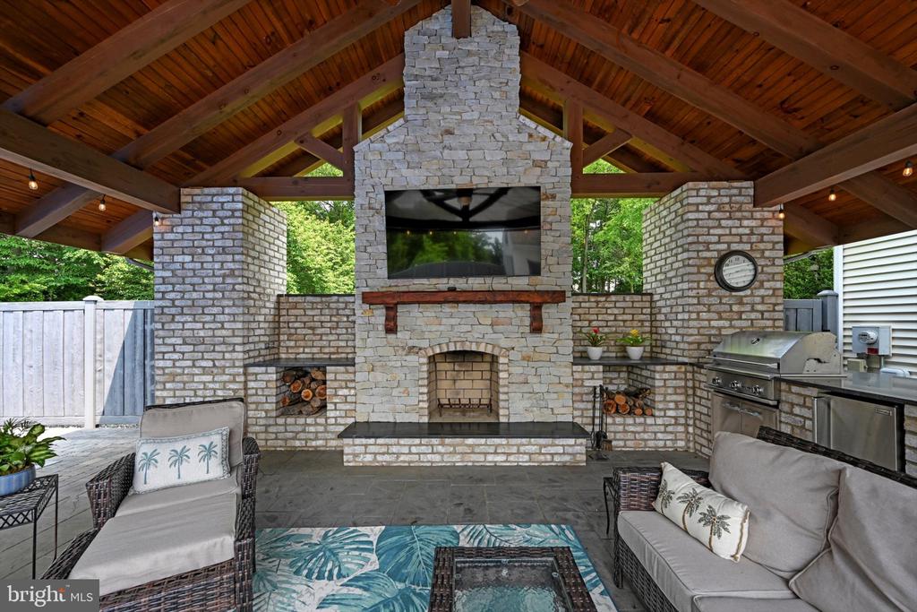 124 SILVER DRIVE