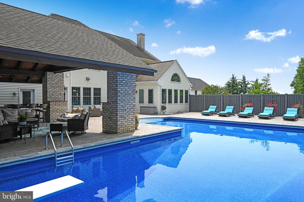 124 SILVER DRIVE