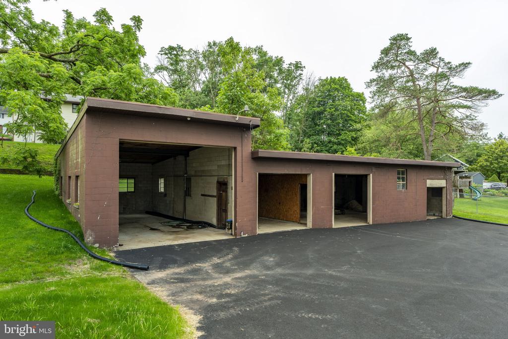 105 LAKE ROAD