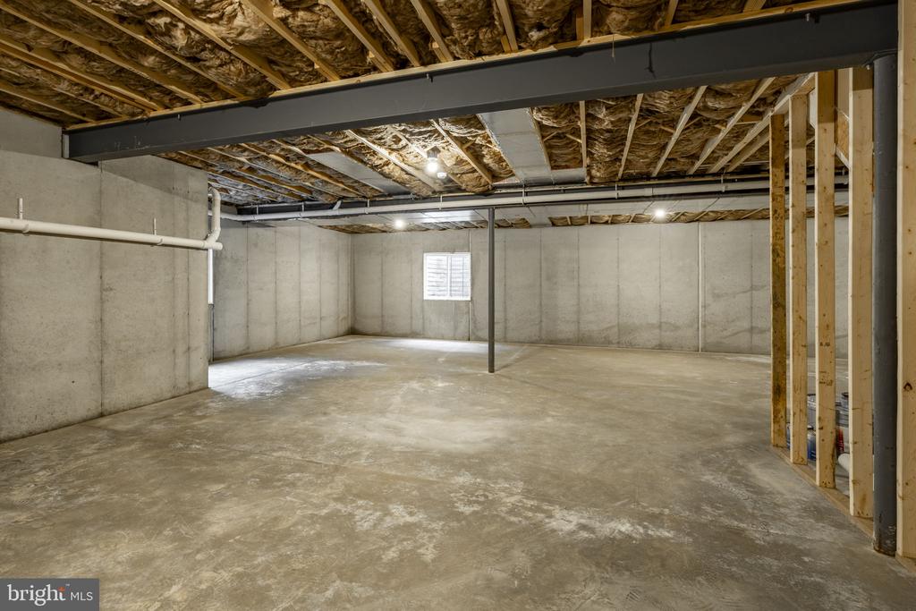 105 LAKE ROAD