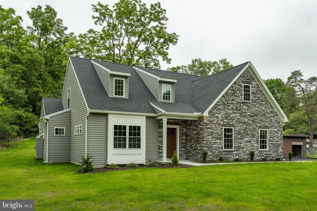 105 LAKE ROAD