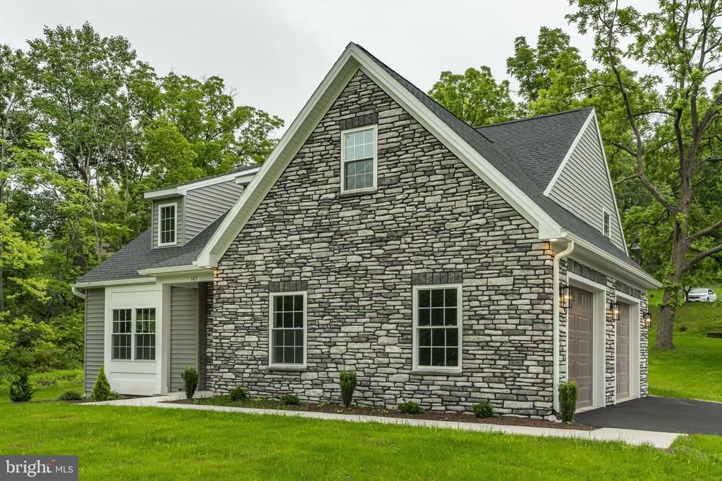 105 LAKE ROAD