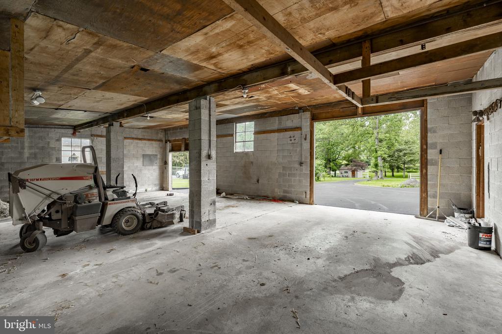105 LAKE ROAD