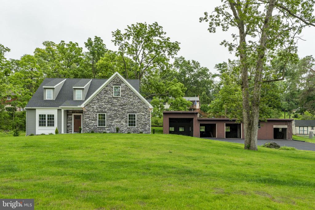105 LAKE ROAD