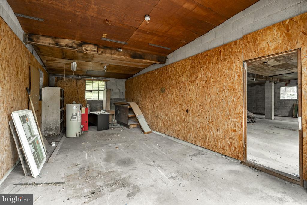 105 LAKE ROAD