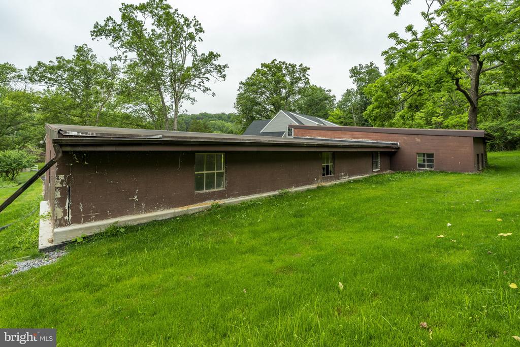 105 LAKE ROAD
