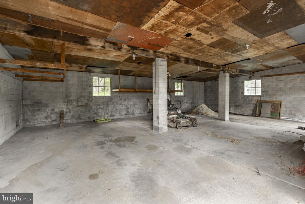105 LAKE ROAD