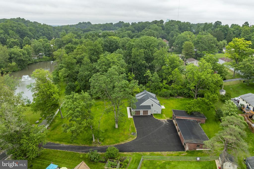 105 LAKE ROAD