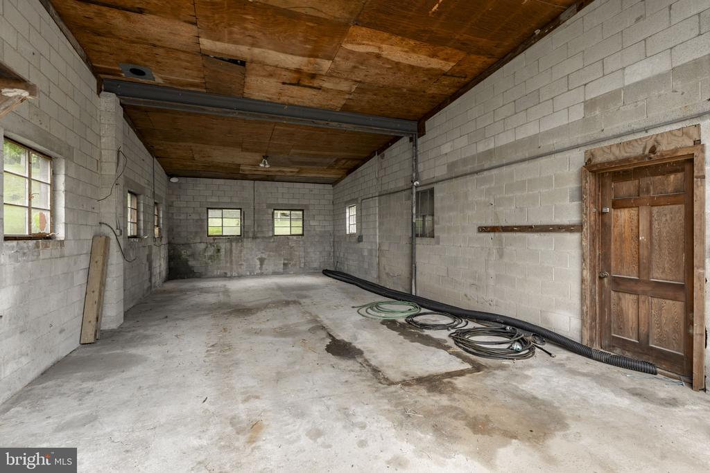 105 LAKE ROAD