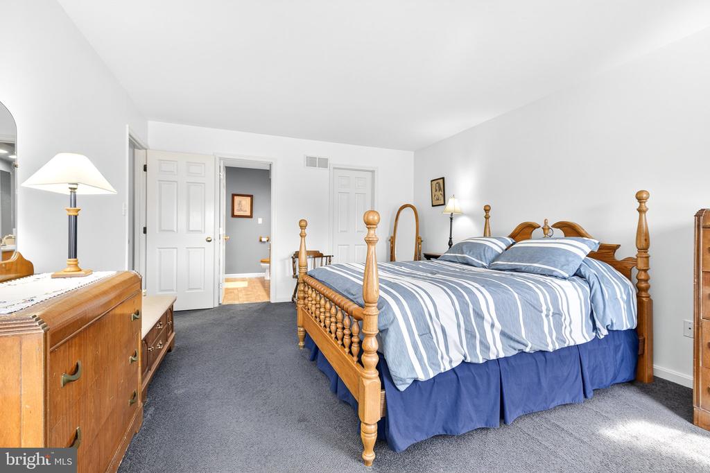 150 N KING STREET