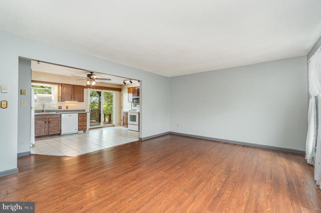 1215 SHETLAND CIRCLE