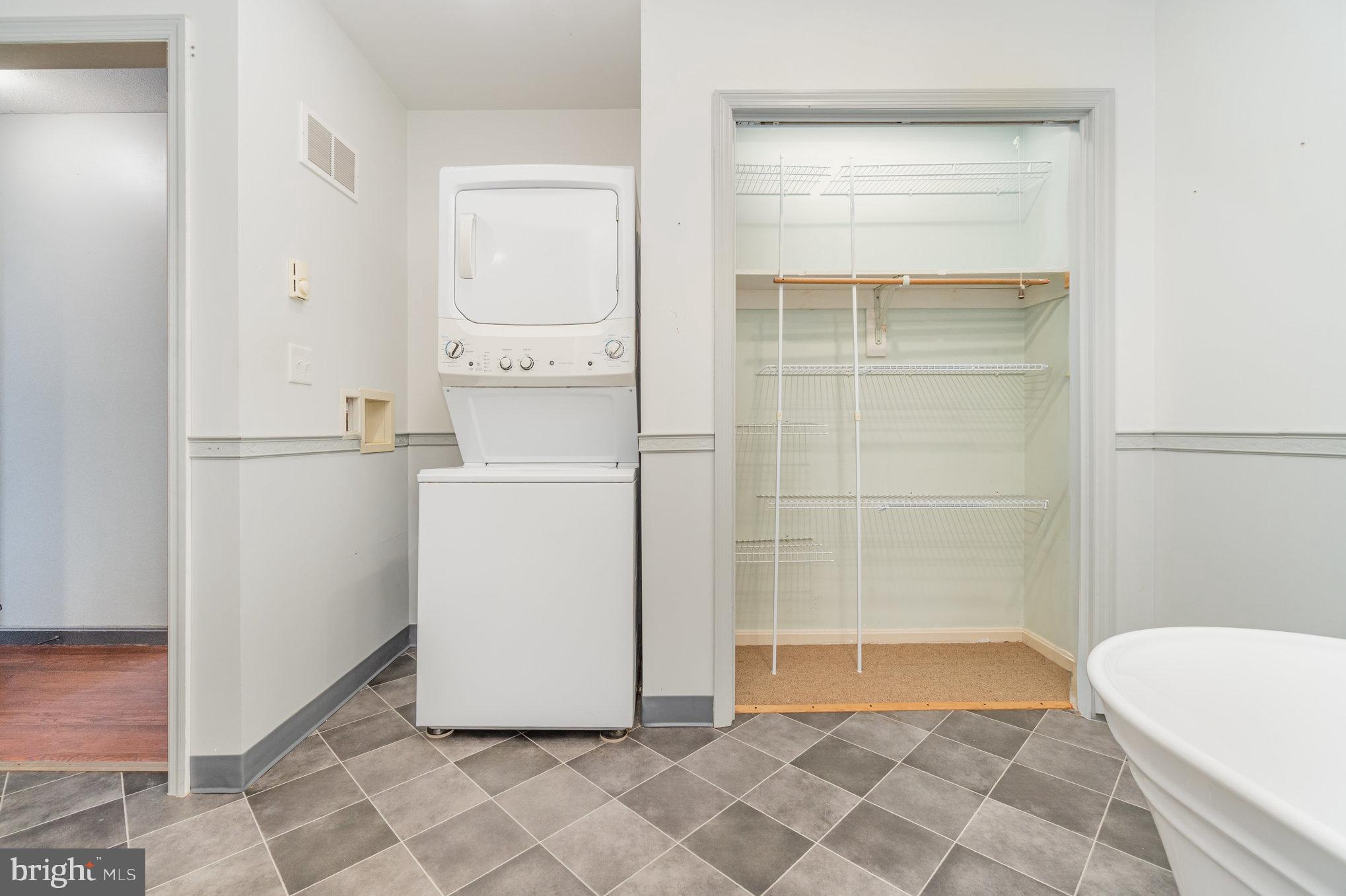 1215 SHETLAND CIRCLE