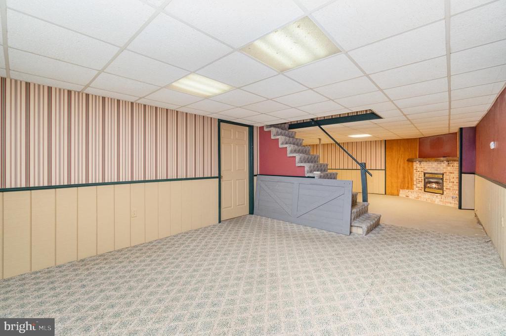 1215 SHETLAND CIRCLE