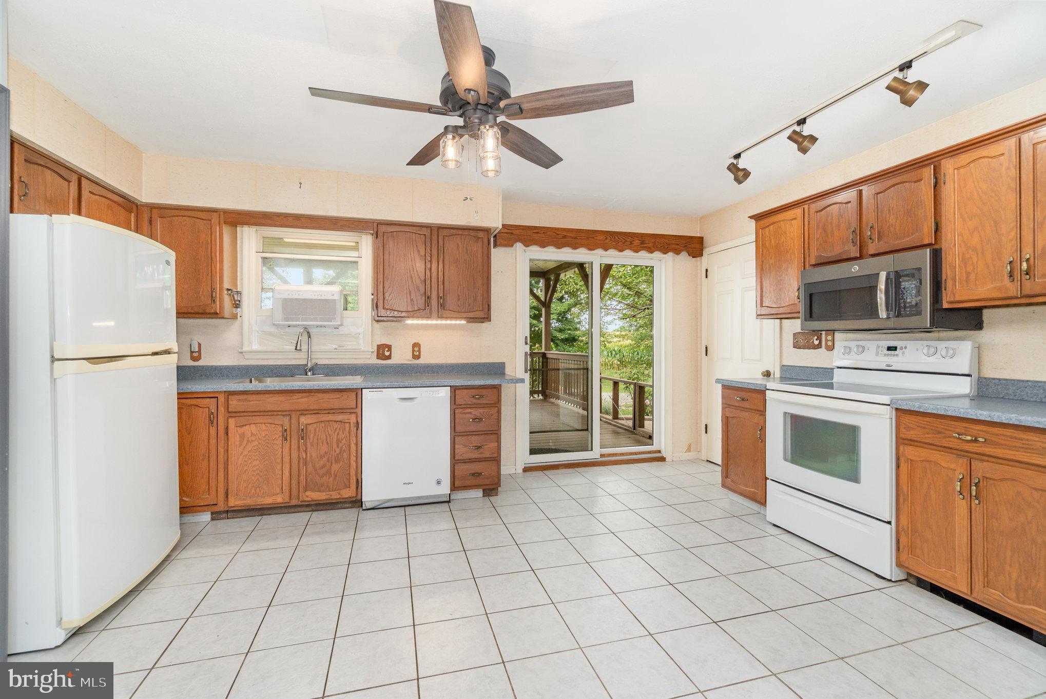 1215 SHETLAND CIRCLE