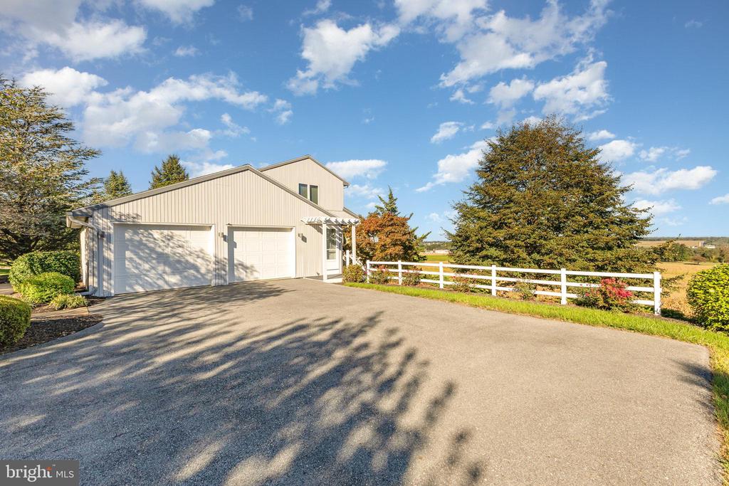 1523 RIDGE ROAD