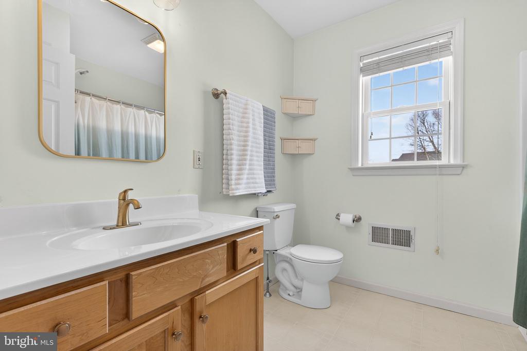 35 SARAH LANE