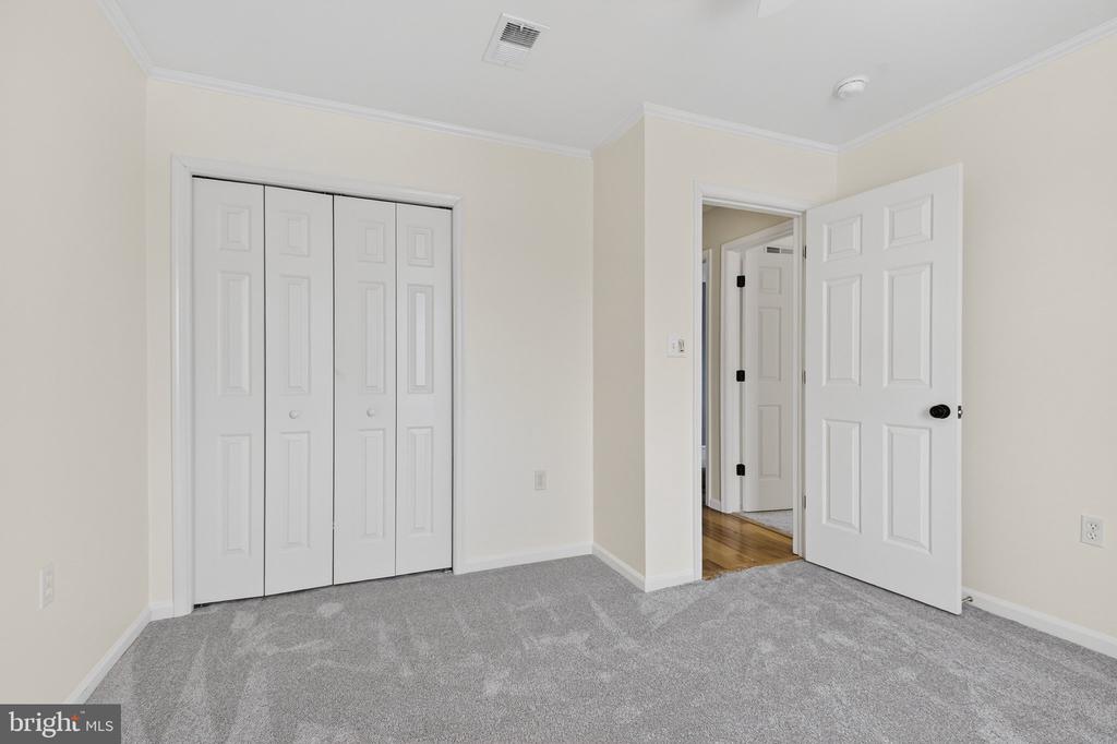 35 SARAH LANE