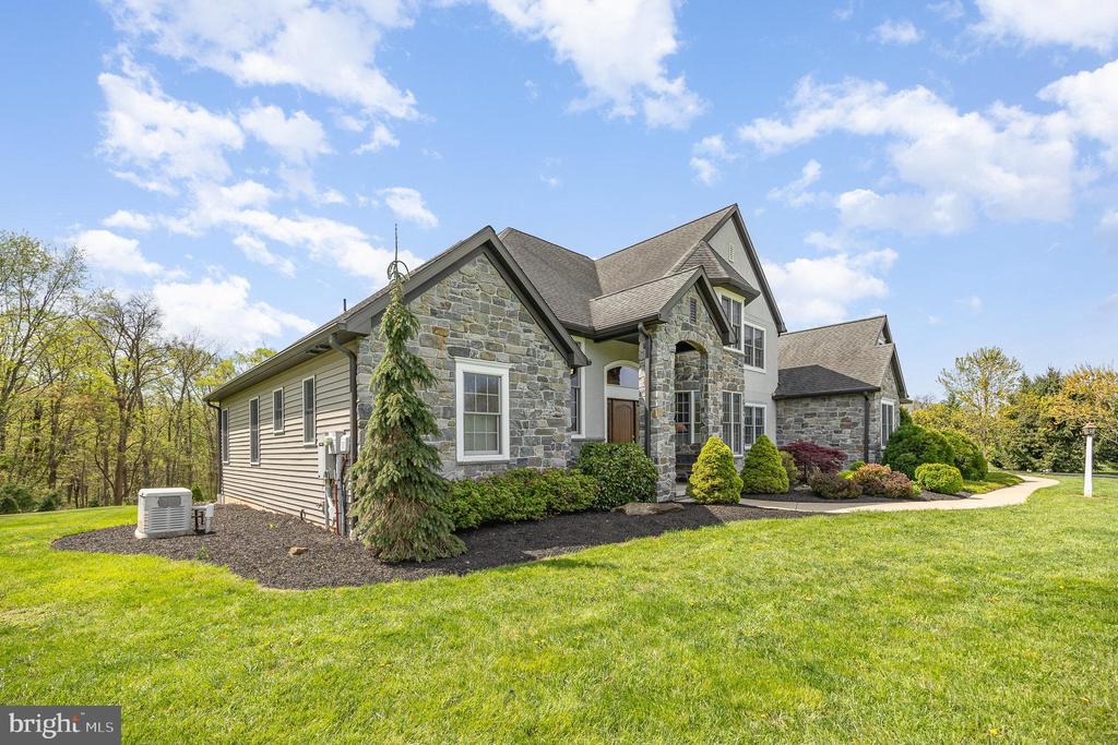 115 MONUMENT DRIVE