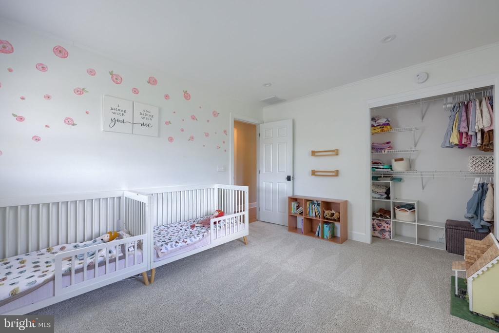 48 VISTA DRIVE