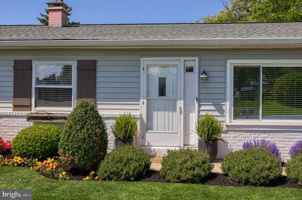 48 VISTA DRIVE