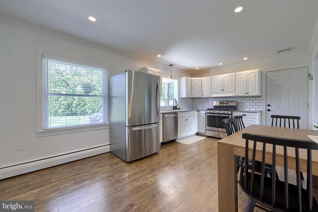 48 VISTA DRIVE