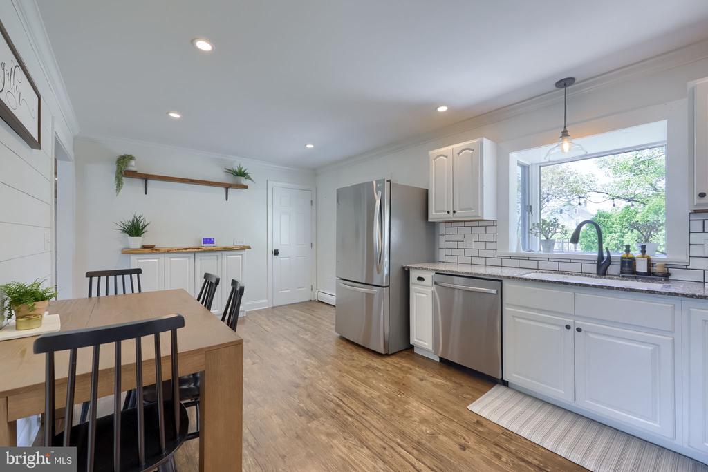 48 VISTA DRIVE