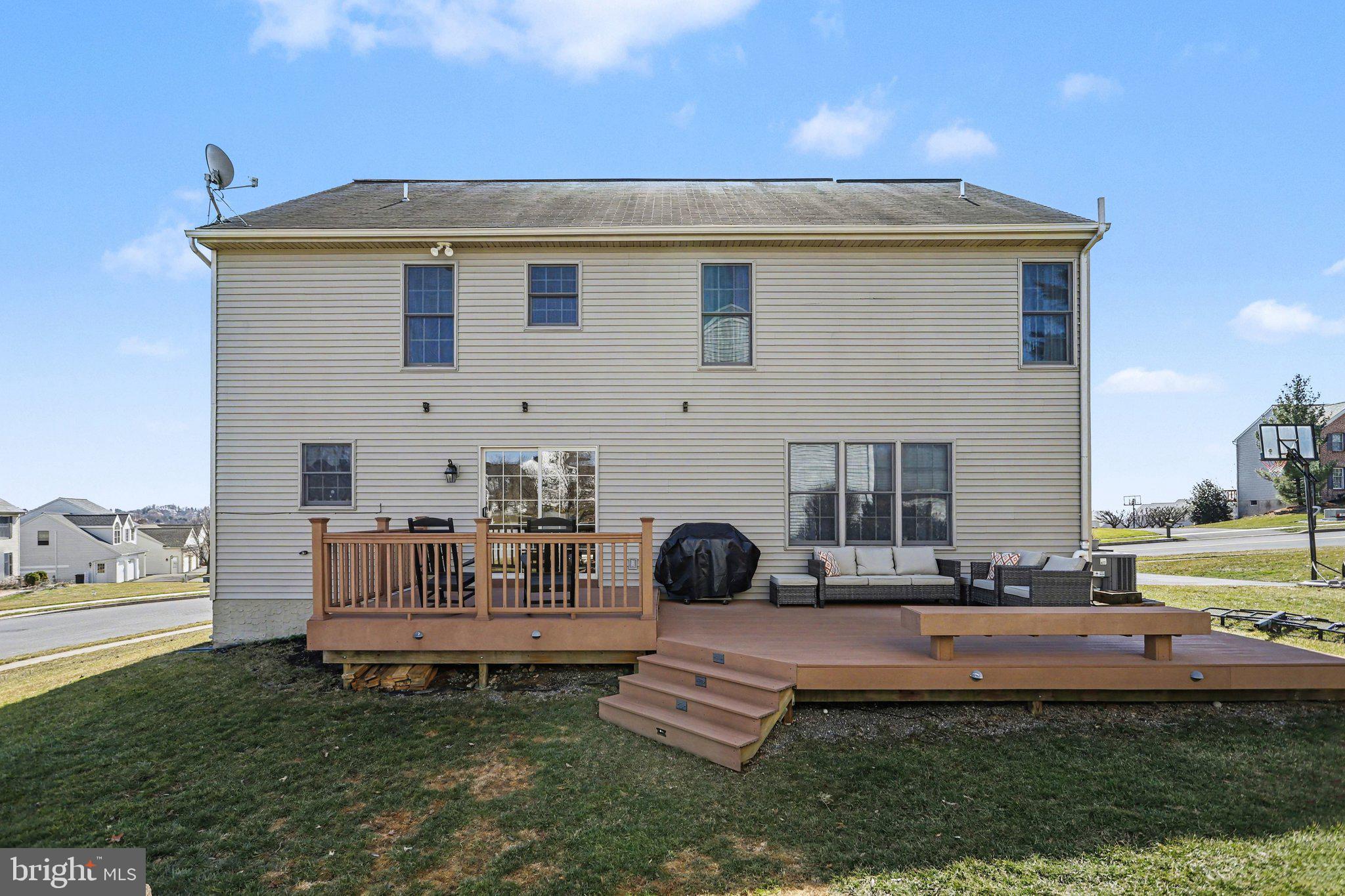 815 BUCKINGHAM BOULEVARD