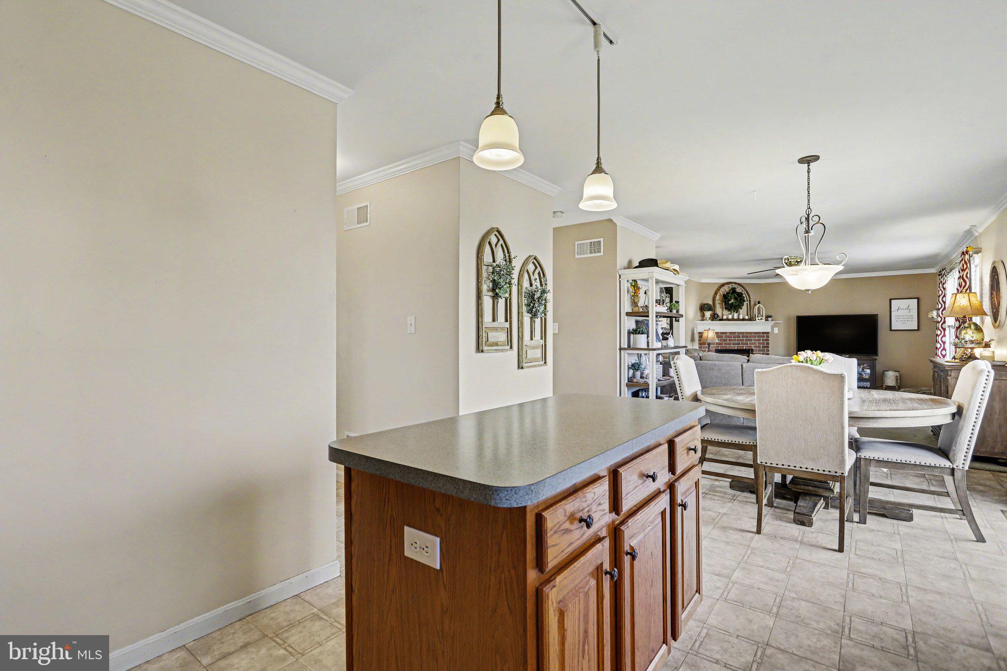 815 BUCKINGHAM BOULEVARD