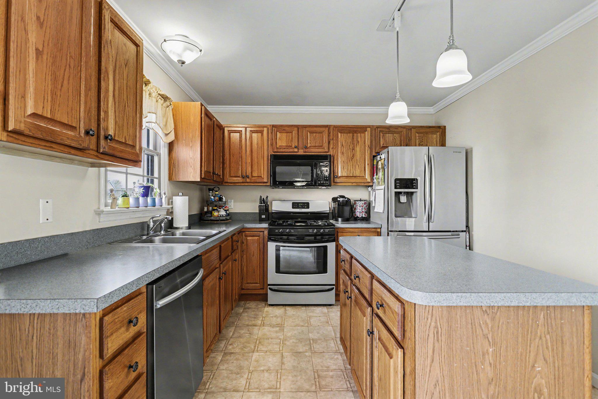 815 BUCKINGHAM BOULEVARD