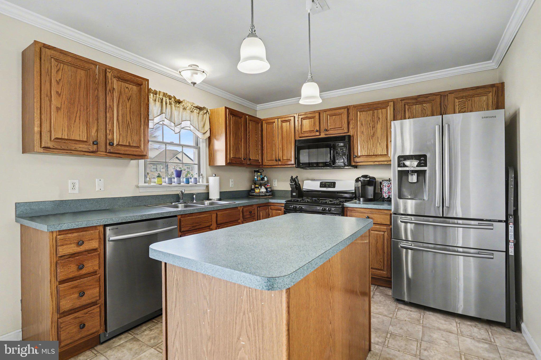 815 BUCKINGHAM BOULEVARD