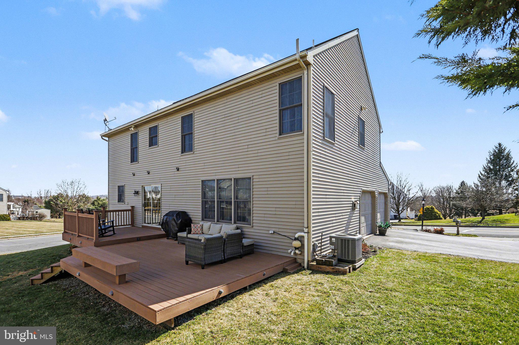 815 BUCKINGHAM BOULEVARD