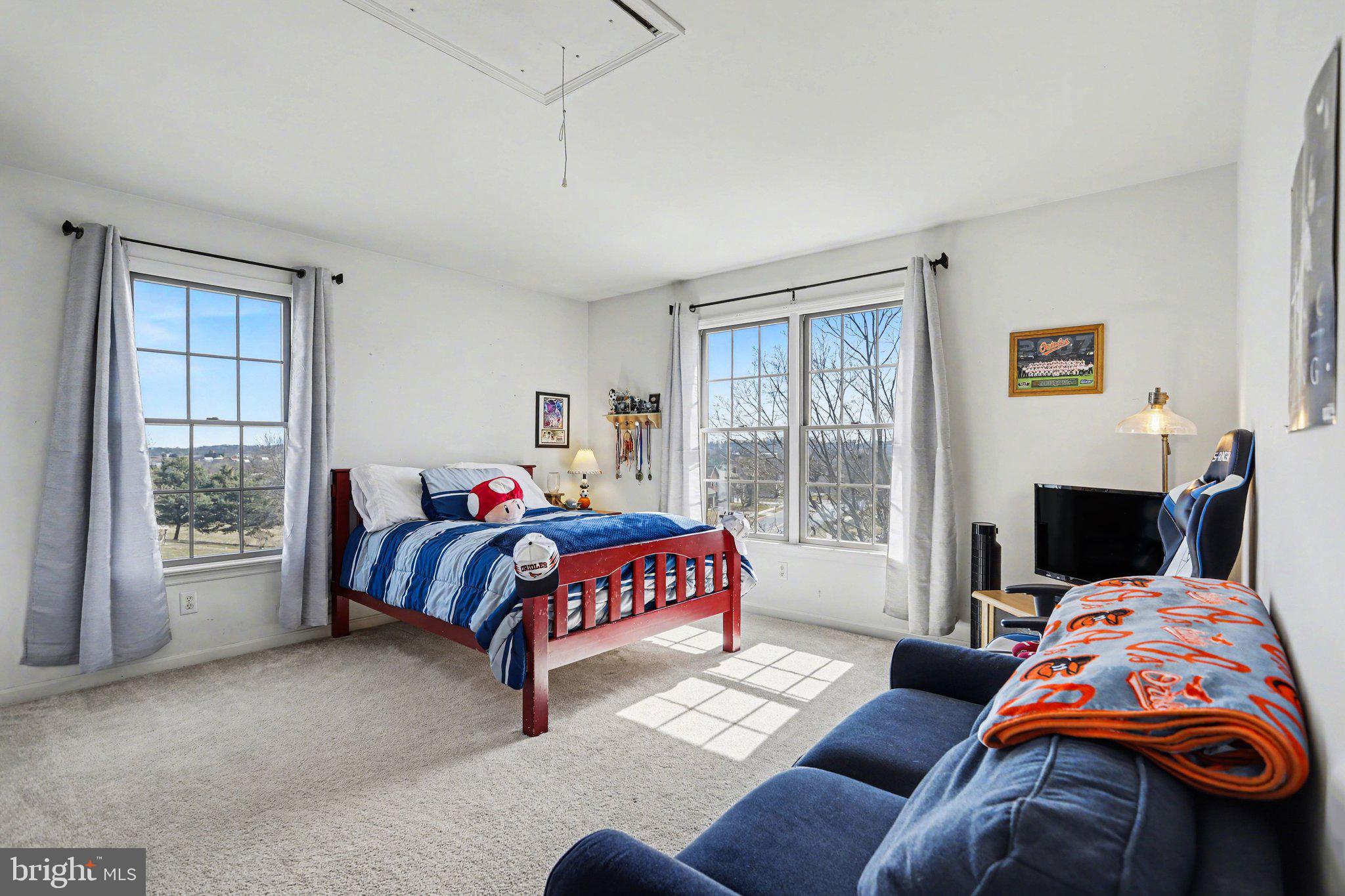 815 BUCKINGHAM BOULEVARD