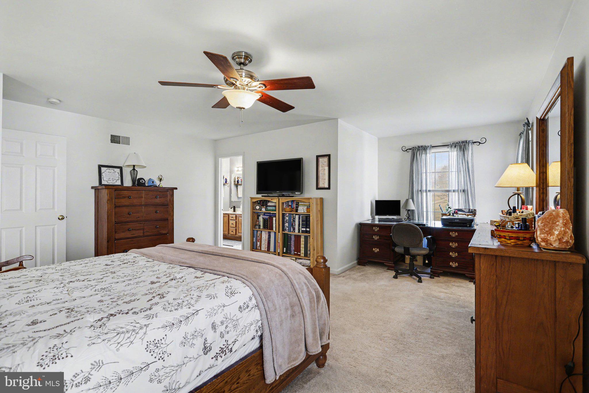 815 BUCKINGHAM BOULEVARD