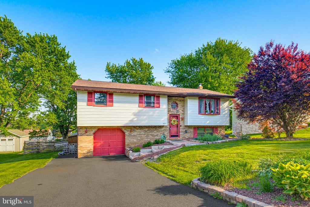 2637 Hemlock DR
