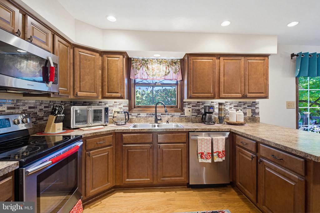 2637 Hemlock DR
